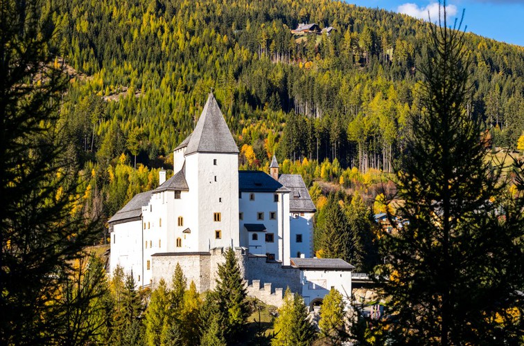 mauterndorf_castle_adventure_obertauern_winter_holiday