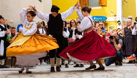 Crna Ovca (Black Sheep) 2