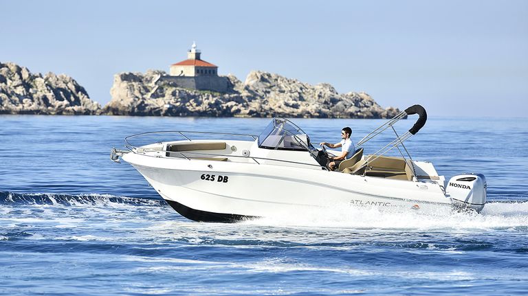 Ausflug mit dem Boot Atlantic Open 750, das ideal ist für lange Fahrten ...